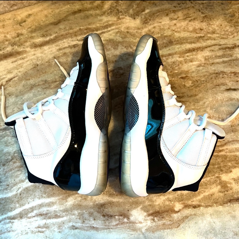 Air Jordan 11 Retro (GS) White/Black-Concord - Picture 6 of 12